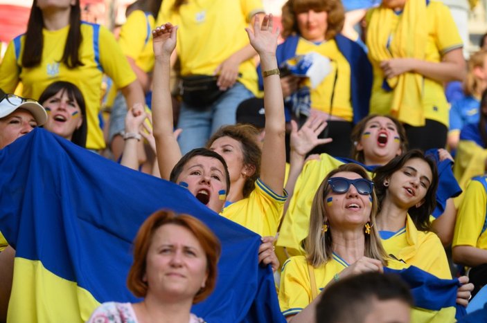 Dinamo Kiev taraftarları Bayraktar tezahüratı yaptı
