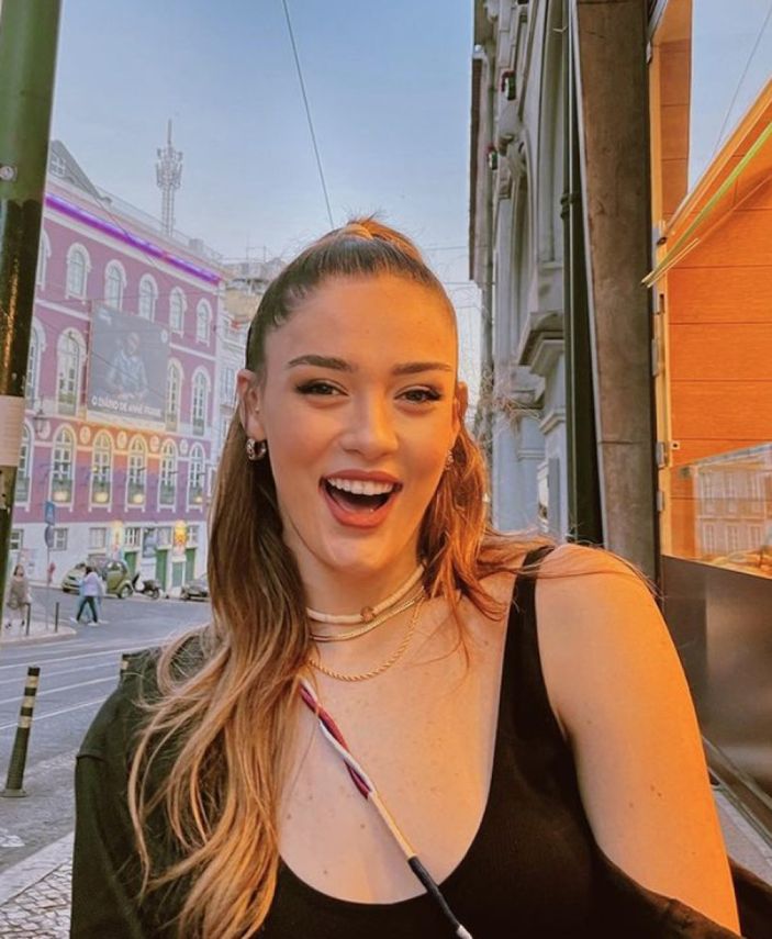 Zehra Güneş güzelliğiyle Portekiz'i salladı! 'Şiir gibisiniz maşallah'