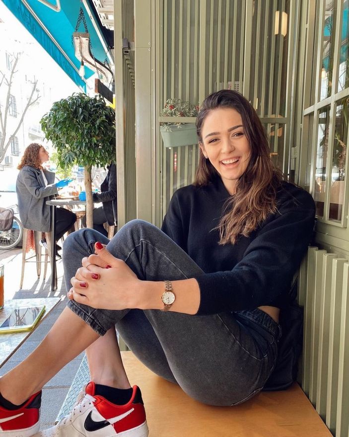 Zehra Güneş güzelliğiyle Portekiz'i salladı! 'Şiir gibisiniz maşallah'