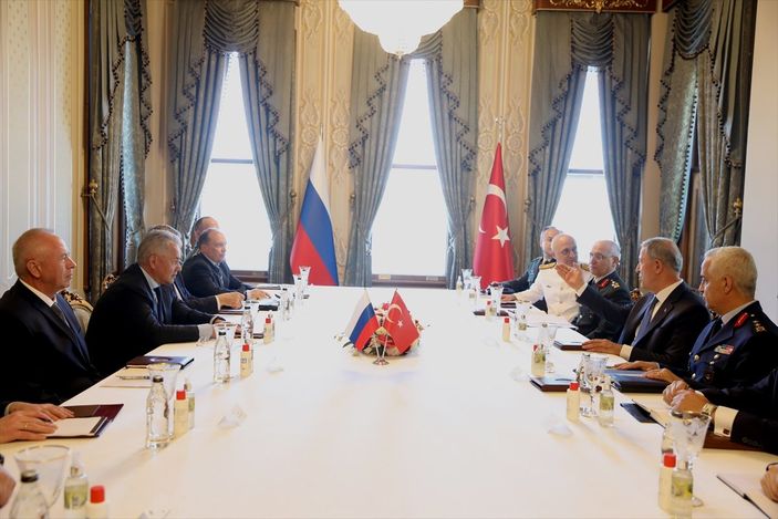 a Hulusi Akar, Sergey Şoygu ile görüştü