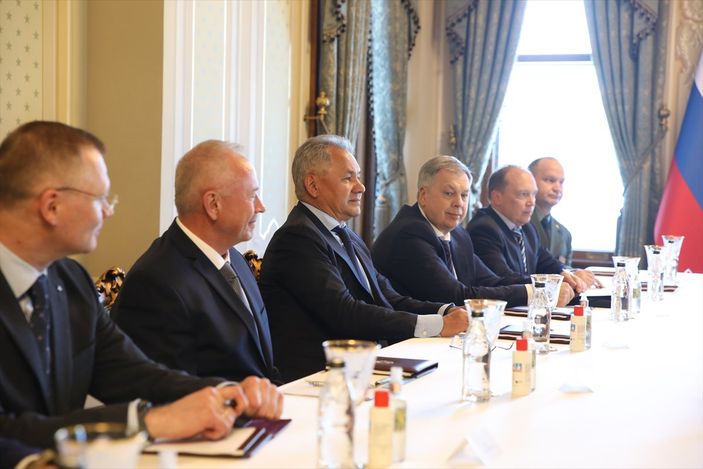 a Hulusi Akar, Sergey Şoygu ile görüştü