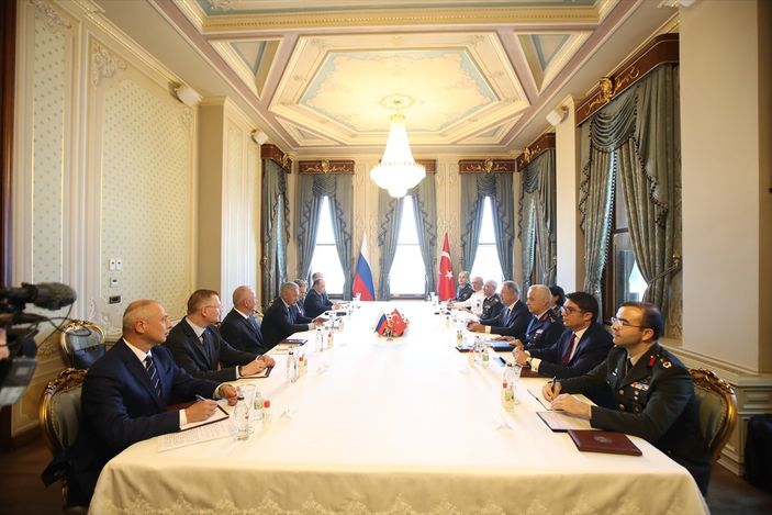 a Hulusi Akar, Sergey Şoygu ile görüştü