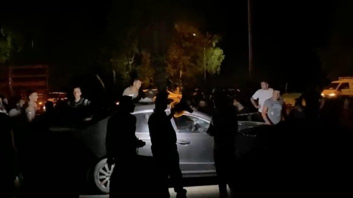 Antalya’da karşıya geçen kadınlara otomobil çarptı: 3 ölü