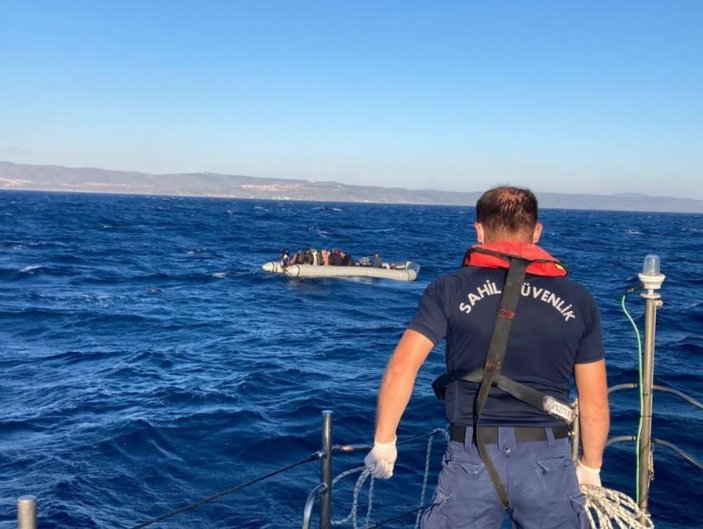 Balıkesir Ayvalık açıklarında 49 göçmen kurtarıldı