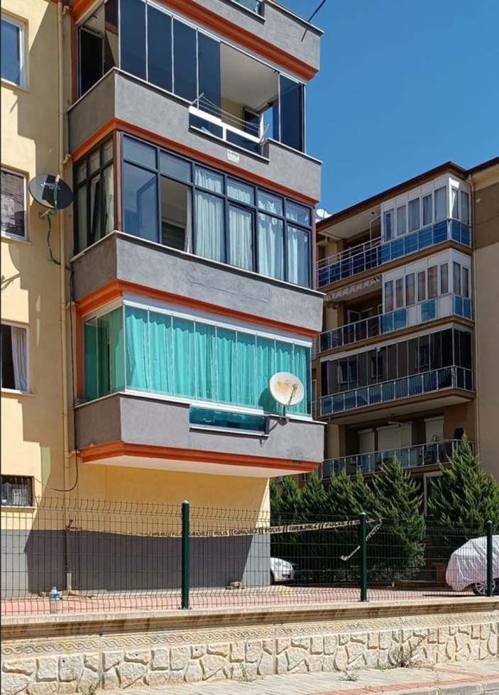Denizli’de balkondan düşen 3 yaşındaki çocuk öldü