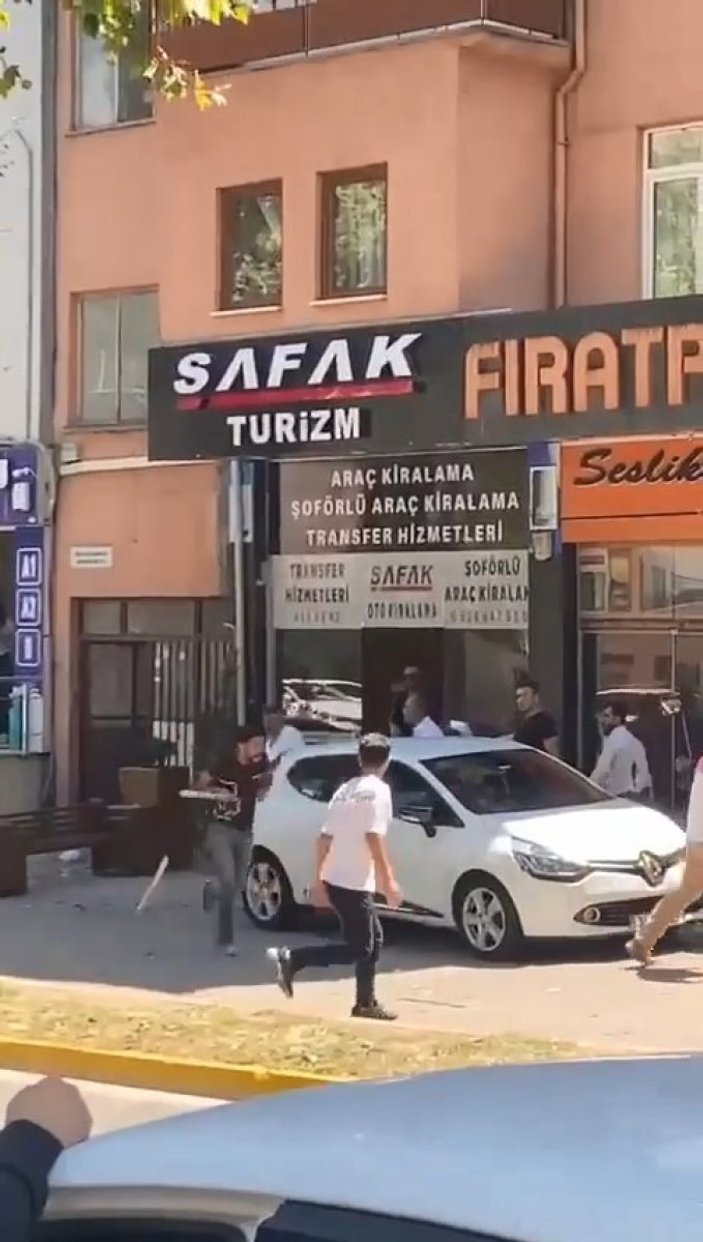 Kocaeli'de trafik tartışmasında sopalar konuştu