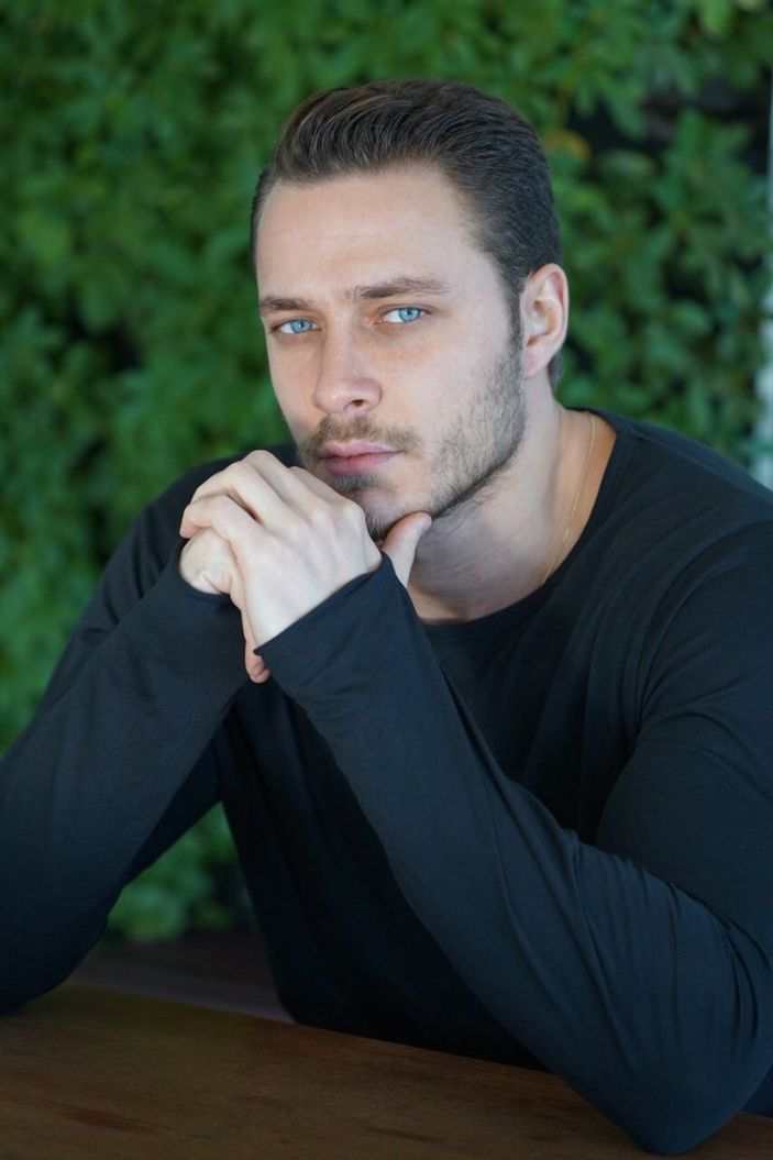 Senden Daha Güzel'in kas abidesi Burak Çelik'in eski aşkı Survivor'dan çıktı! Gözler aynı, soyadlar aynı!