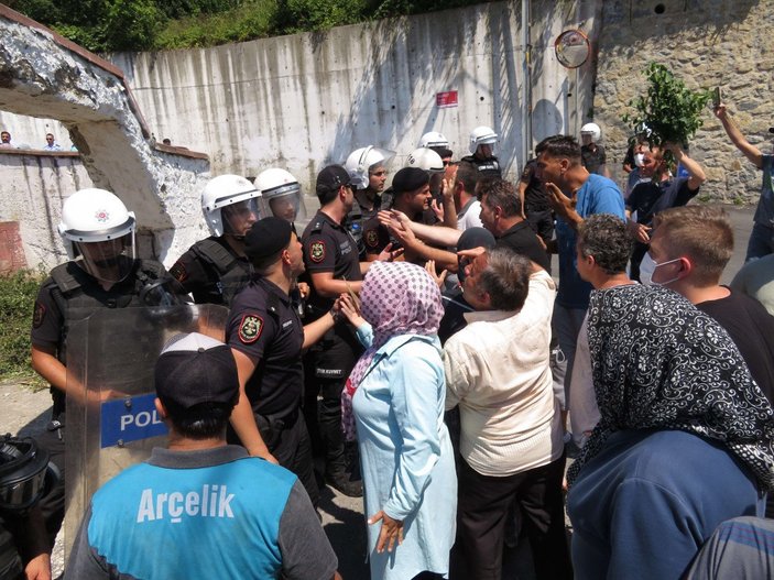 Beykoz’da yıkım ekibi ile mahalleli arasında arbede
