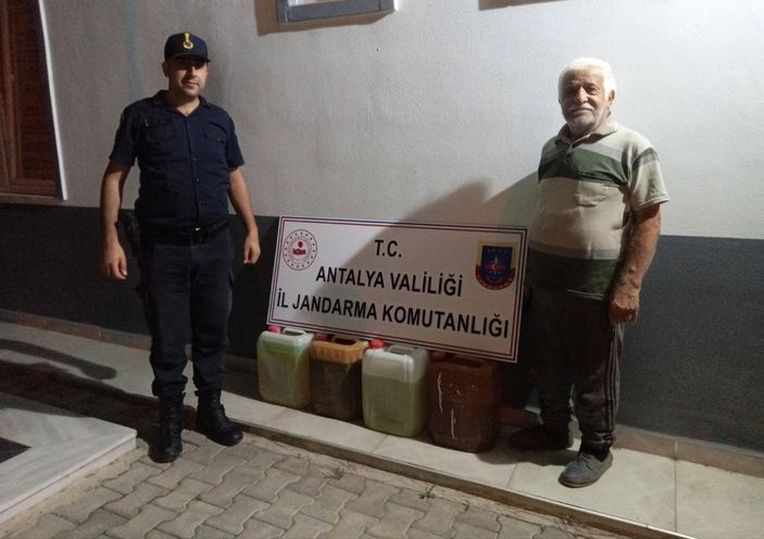 Antalya'da akaryakıt hırsızlığı: Çalınan benzin ve mazot sahibine verildi