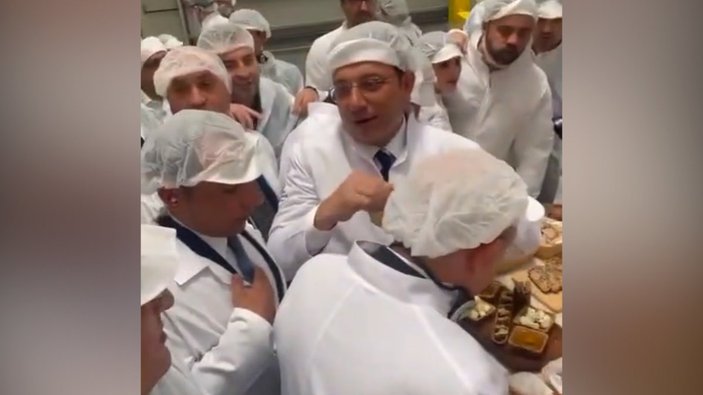 İBB Halk Ekmek Fabrikası açılışında Ekrem İmamoğlu, Kemal Kılıçdaroğlu'na ekmek bölüp verdi