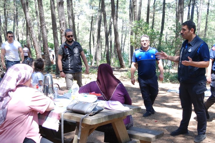 Sancaktepe'de yangınla mücadele için ekipler sahaya indi