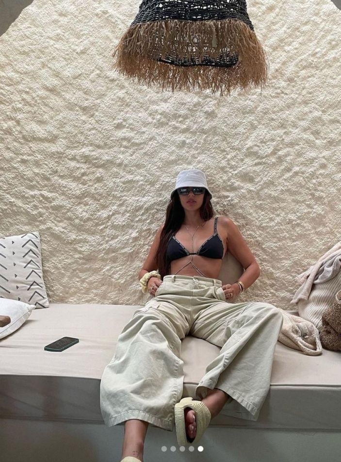 Survivor Berna'nın kardeşi Berrin Keklikler cesur pozlarıyla olay oldu! 'Ablasından daha güzel'