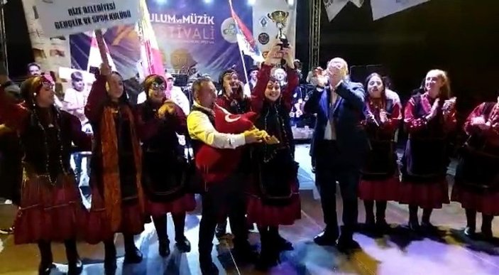 Rize'de çay içme yarışmasını Türkiye kazandı