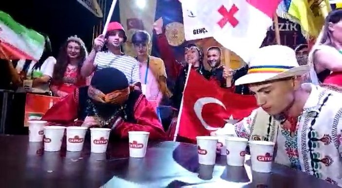 Rize'de çay içme yarışmasını Türkiye kazandı