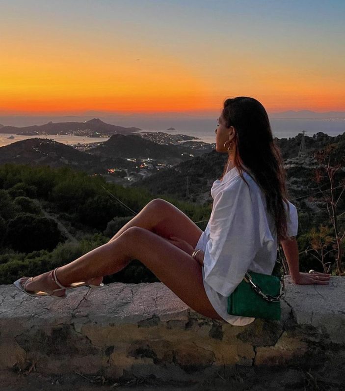 Fenomen Sibil Çetinkaya cüretkar pozlarıyla mest etti! 'Yakıp geçmişsin ortalığı'