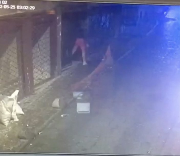 Beyoğlu'nda fuhşa giden 2 şahıs biber gazlı gasba uğradı