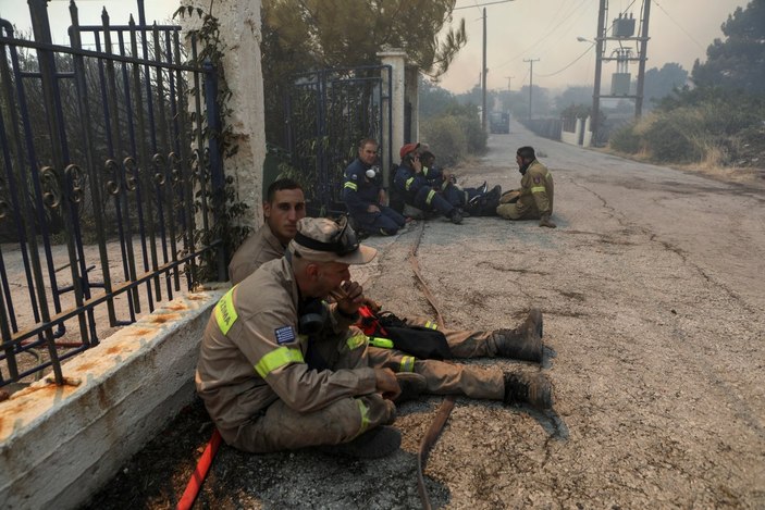 Yunanistan’da ormanlar yanıyor: Felakette ikinci gün