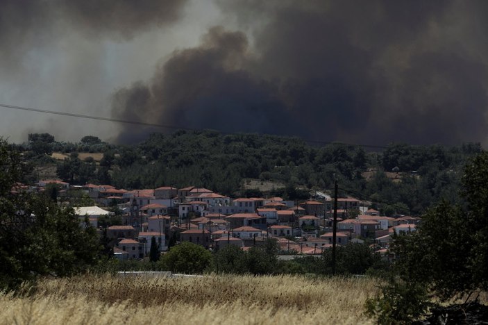 Yunanistan’da ormanlar yanıyor: Felakette ikinci gün