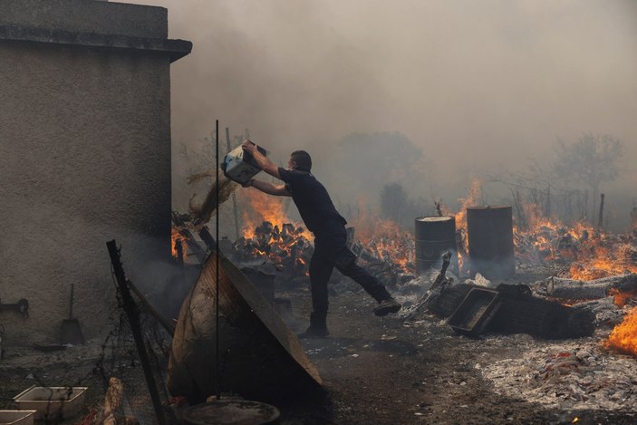 Yunanistan’da ormanlar yanıyor: Felakette ikinci gün