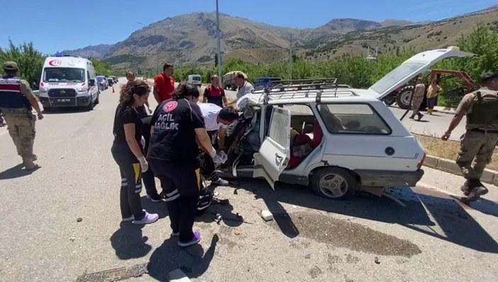Erzincan'da tırla çarpışan aracın sürücüsü hayatını kaybetti