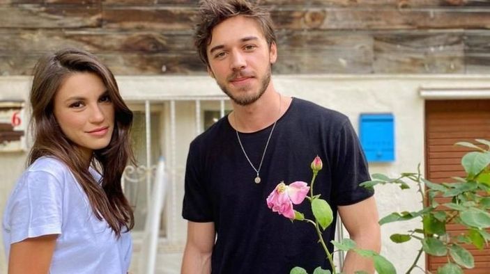 Kasığına kadar açtı! Yüsra Geyik'in elbisesi olay oldu... 'Sıcak renklerle alev almışsın..'