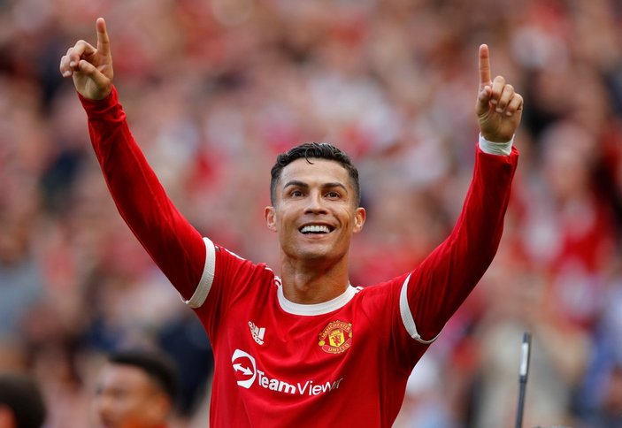 Manchester United, Ronaldo’yu bırakmıyor