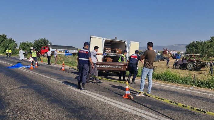 İzmir’de otomobil yayalara çarptı: 1'i çocuk 2 ölü