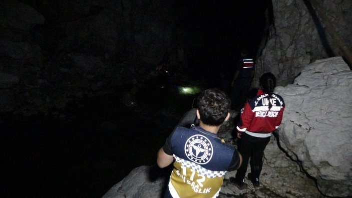 Karabük'te yasaklı kanyona giren kişiler mahsur kaldı