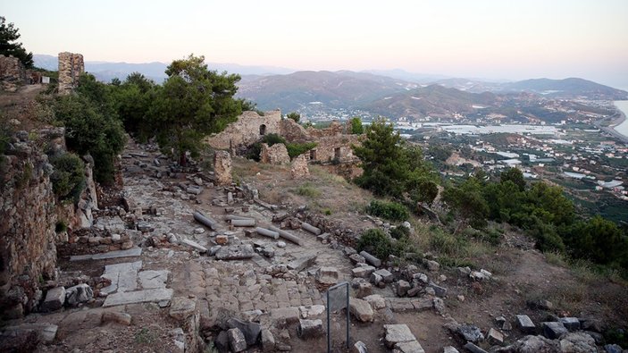 Alanya'da 164 metrekarelik Herakles mozaiği bulundu