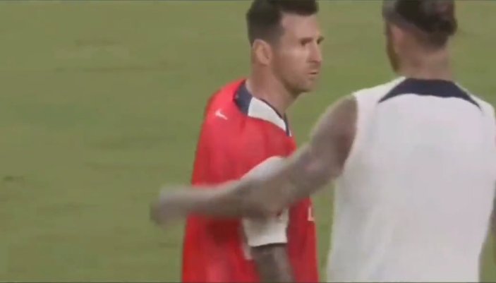 Messi ile Sergio Ramos, PSG'de tartıştı