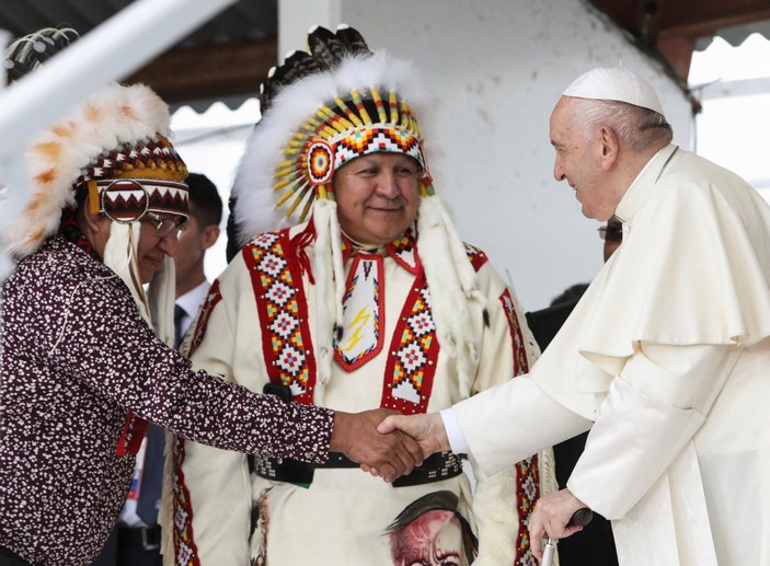 Papa Françis Kanada'da yerlilerden özür diledi
