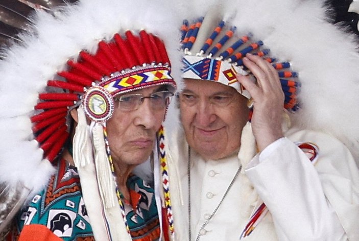 Papa Françis Kanada'da yerlilerden özür diledi