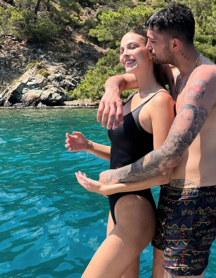 Yasemin Şefkatli bikinili tatil pozlarıyla instagramı salladı! 'Yakıyorsun ortalığı..'