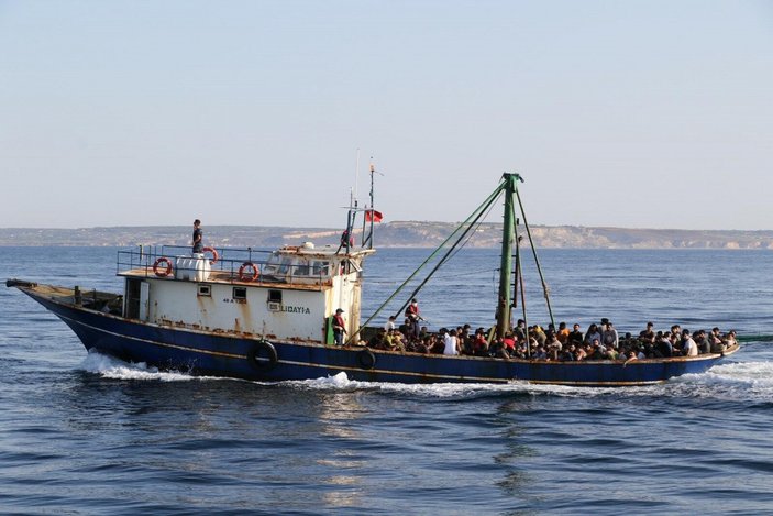 Bozcaada açıklarında 227 kaçak göçmen yakalandı
