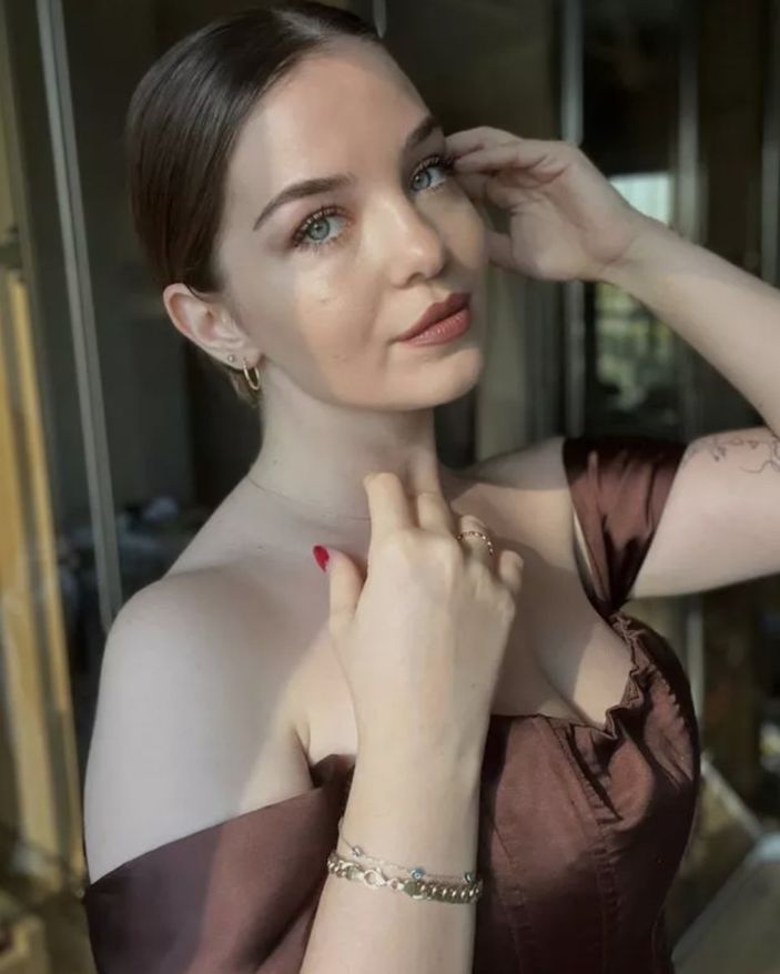 Sihirli Annem'in Ceren'i göğüs dekoltesiyle şov yaptı! 'Boşandıktan sonra açıldıkça açıldı'