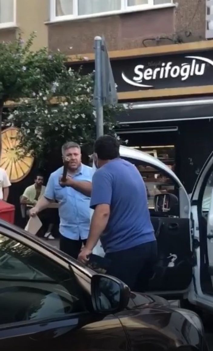 Fatih'te sopalı ve sandalyeli kavga kamerada