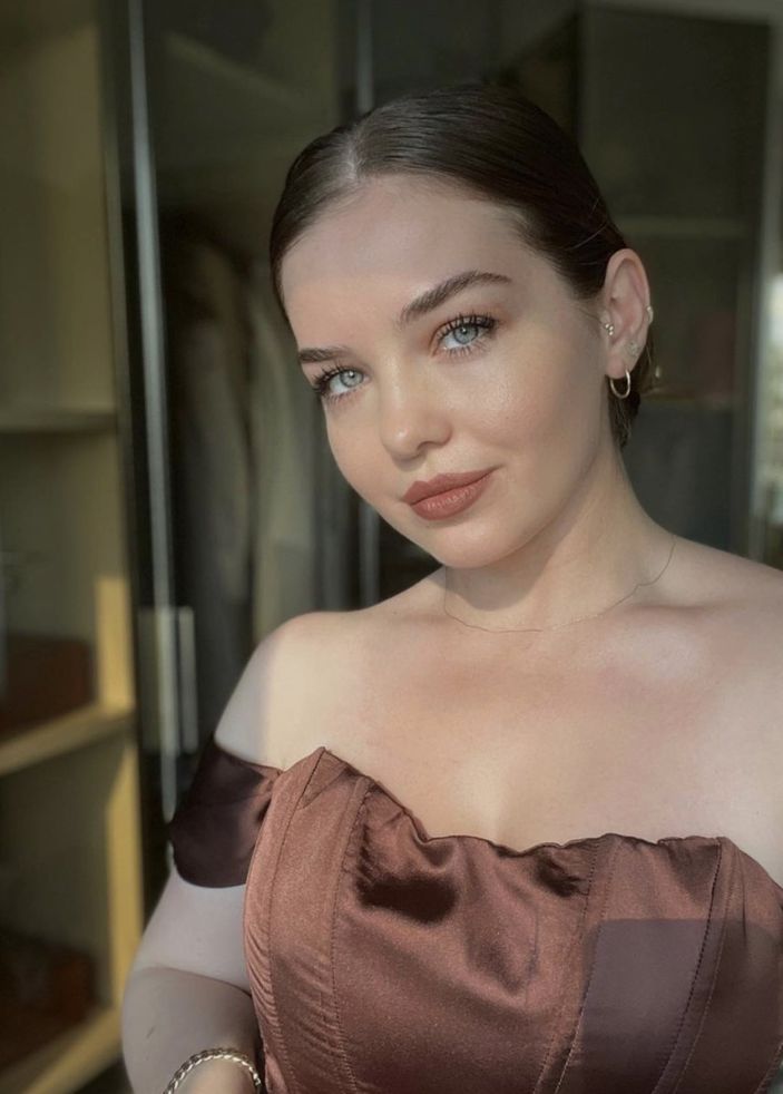 Sihirli Annem'in Ceren'i göğüs dekoltesiyle şov yaptı! 'Boşandıktan sonra açıldıkça açıldı'