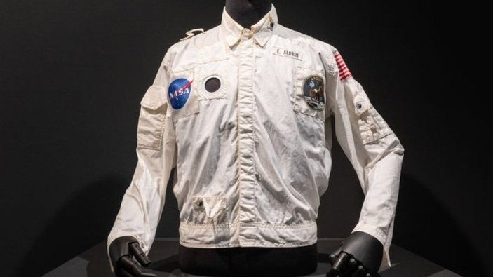 Ay'a ayak basan ikinci astronotun ceketine dudak uçuklatan rakam