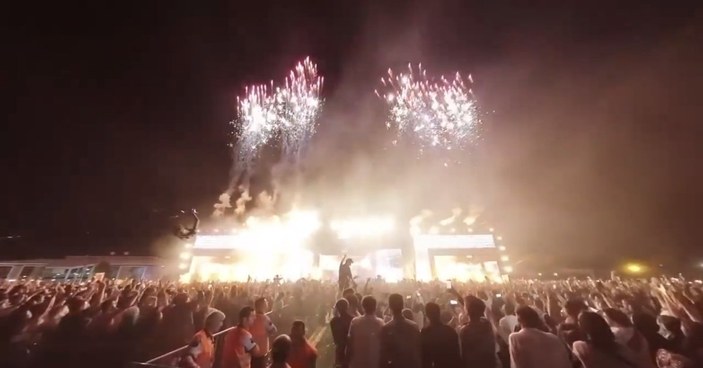 Doğubayazıt’ta 30 bin kişi konserde eğlendi