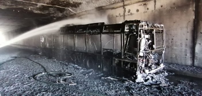 Sultangazi'de arızalanan İETT otobüsü, test sürüşünde yandı