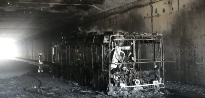 Sultangazi'de arızalanan İETT otobüsü, test sürüşünde yandı