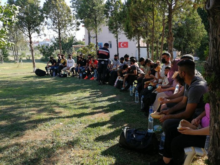 İzmir’de 278 göçmen yakalandı, 4 organizatör tutuklandı