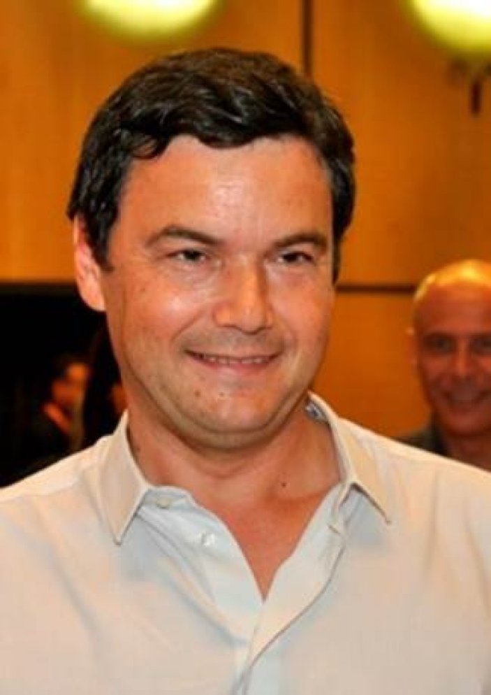 Fransız ekonomist ve akademisyen Thomas Piketty’nin Eşitsizlikler Ekonomisi adlı kitabı