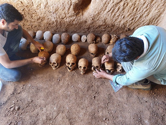 Adıyaman'da bin 600 yıllık 27 iskelet bulundu