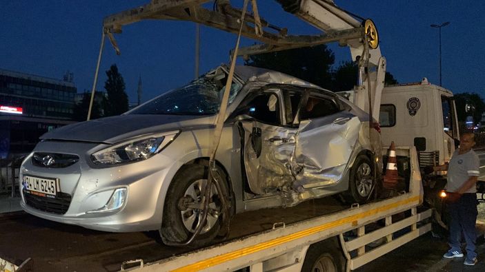 Fatih'te otomobil ile motosiklet kazaya karıştı: 1 ölü, 1 yaralı