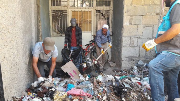 d Diyarbakır'da eski gelini tarafından evi çöplüğe çevrildi