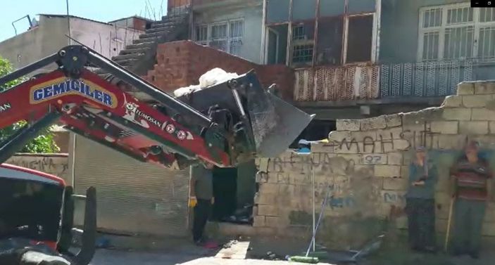 d Diyarbakır'da eski gelini tarafından evi çöplüğe çevrildi