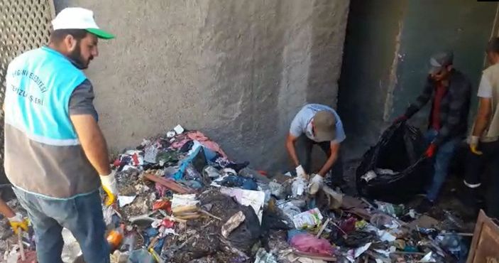 d Diyarbakır'da eski gelini tarafından evi çöplüğe çevrildi