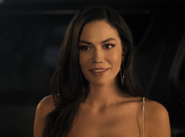 Başrolde Demet Özdemir var! Dünyayla Benim Aramda'dan ilk fragman