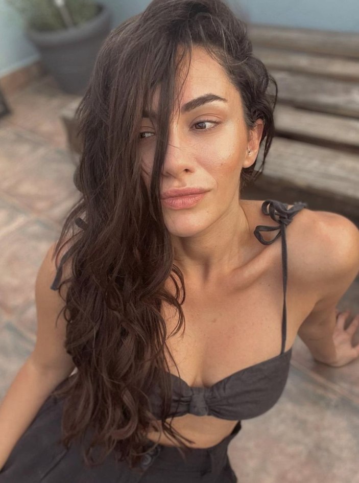 Hande Doğandemir cesur kıyafetiyle instagramı salladı! 'Şarap gibi kadınsın'